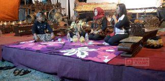 Lestarikan Tradisi, Sri Ruwiyati Adakan Wayang Ruwat di Desa Tunggara