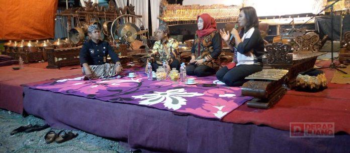 Lestarikan Tradisi, Sri Ruwiyati Adakan Wayang Ruwat di Desa Tunggara