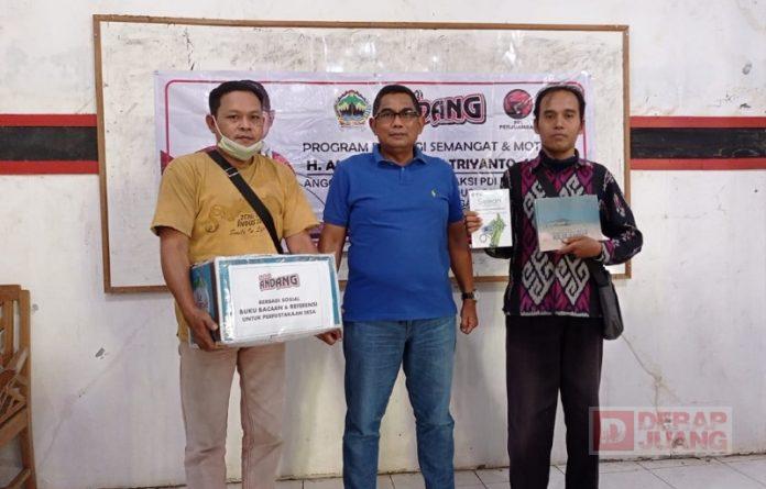 Peduli Penguatan Literasi, Andang Berikan Bantuan Buku