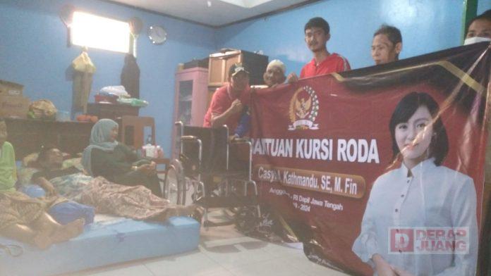 Salurkan Bantuan Kursi Roda, Nanang Semoga Bermanfaat dan Memberikan Kenyamanan