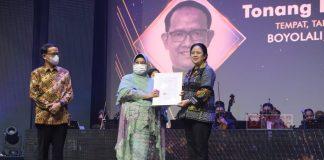 Serahkan Achmad Bakrie Award, Puan Apresiasi Dedikasi Dokter Tanggulangi Covid-19