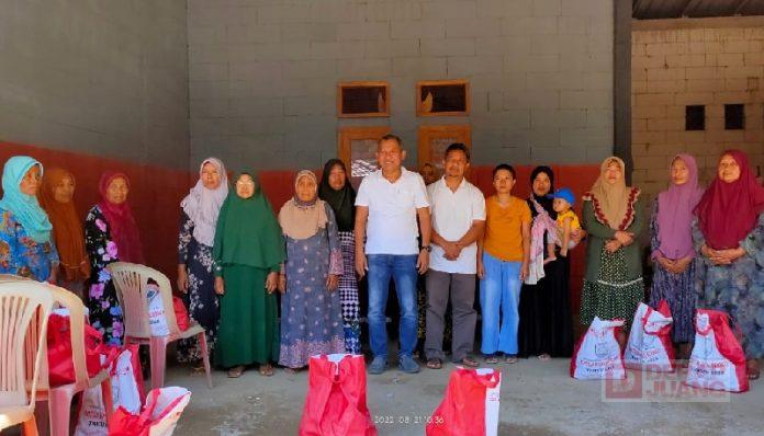 Serahkan Bansos dan Tinjau SD, Giat Sosial Junarso Kepada Masyarakat