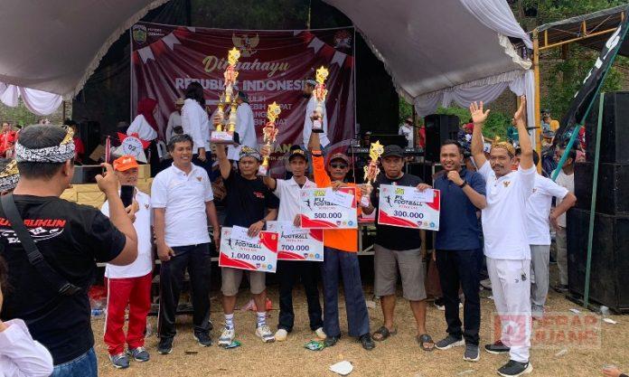 Serahkan Hadiah Lomba Fun Football, Bobby Dukung Penuh Giat Kepemudaan