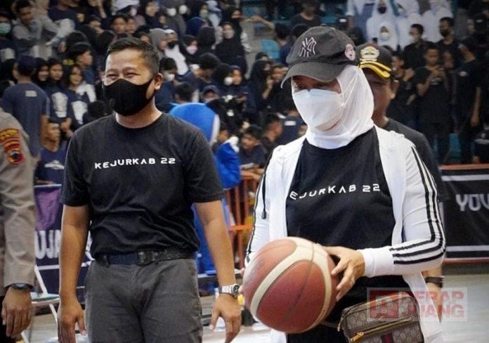 Siti Asiyah Hadiri Pembukaan Kejurkab Bola Basket di Gor Pesantenan Pati