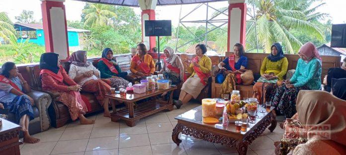 Sri Ruwiyati Apresiasi KBM Banjarnegara Atas Kepeduliannya Terhadap Kebaya