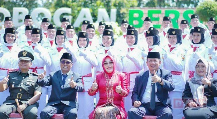 Sri Sumarni Kukuhkan 72 Anggota Paskibraka Grobogan Tahun 2022