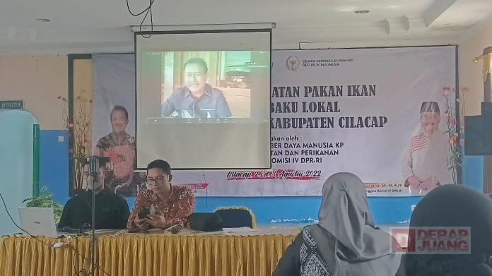 Sunarna Ajak Petani Ikan Cilacap Produksi Pakan Ikan Mandiri