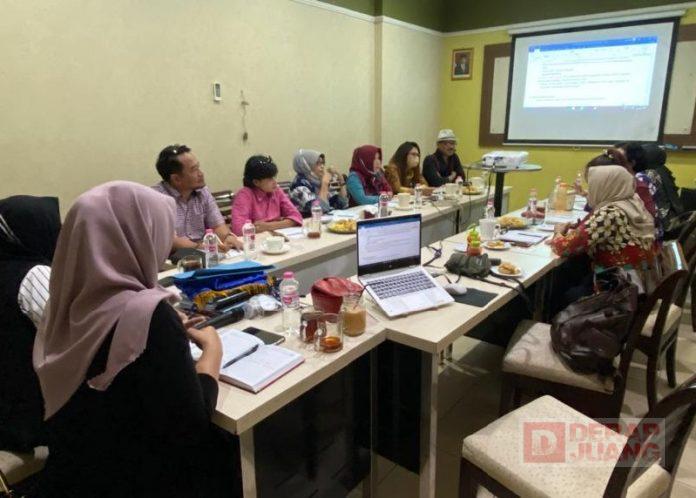 Tatiek Dorong Kreativitas Pelaku Usaha Salon Bumikan Kreasi Sanggul Daerah