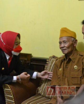 Tradisi HUT Kemerdekaan RI, Bupati Tiwi dan Bambang Irawan Anjangsana ke Pejuang Perintis Kemerdekaan