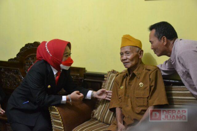 Tradisi HUT Kemerdekaan RI, Bupati Tiwi dan Bambang Irawan Anjangsana ke Pejuang Perintis Kemerdekaan