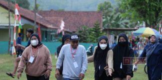 Usai Pertandingan Sepak Bola, CKJ Bersih-bersih Lapangan