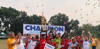 Sunarno Serahkan Penghargaan Turnamen Sepak Bola