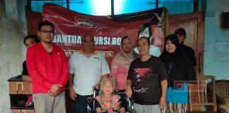 Mbak Casytha Beri Bantuan Kursi Roda Melalui AMJ Jekri