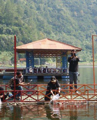 Tebar Ikan di Telaga Menjer, Bupati Afif: Untuk Jaga Ekosistem Lingkungan