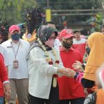 Sri Mulyani Hadiri Acara Jalan dan Senam Sehat Desa Kurung