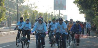 Sri Mulyani Gelar ‘Gowes Kemerdekaan’ dan Bagikan Bansos