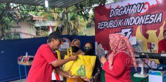 Heti Purwani Bagikan Sembako untuk Warga Kurang Mampu