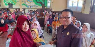 Sugiyarto Serahkan SK PIP untuk 97 Wali Murid