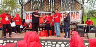 Bung Ferr Berikan Sepatu Baru untuk Pasukan Senam SICITA