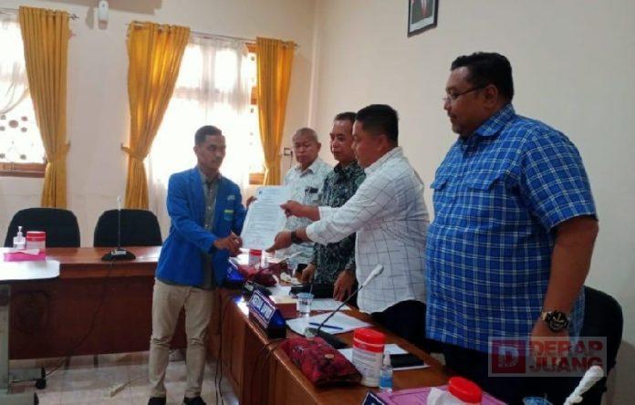 Ali Badrudin Sambut Massa Demonstrasi PMII Pati