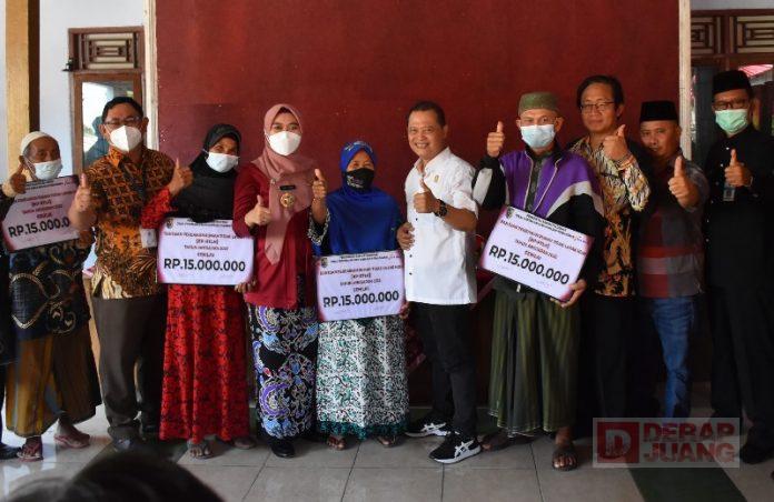 Bupati Demak Beri Bantuan RTLH kepada Warga Desa Karangsono