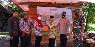 Bupati Demak Serahkan Bantuan Korban Puting Beliung di Dempet