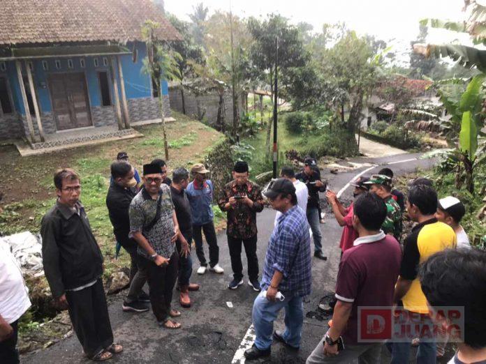 Bupati Husein Tinjau Lokasi Banjir Cilongok