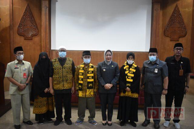 Bupati Tiwi Lepas 44 Jamaah Umroh dari Purbalingga, Banyumas dan Cilacap