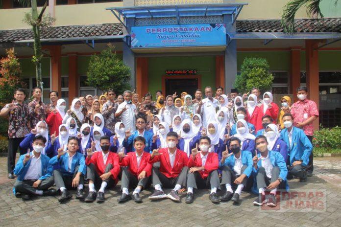 Bupati Tiwi Resmikan Ruang Audio Perpustakaan Surya Cendekia(2)