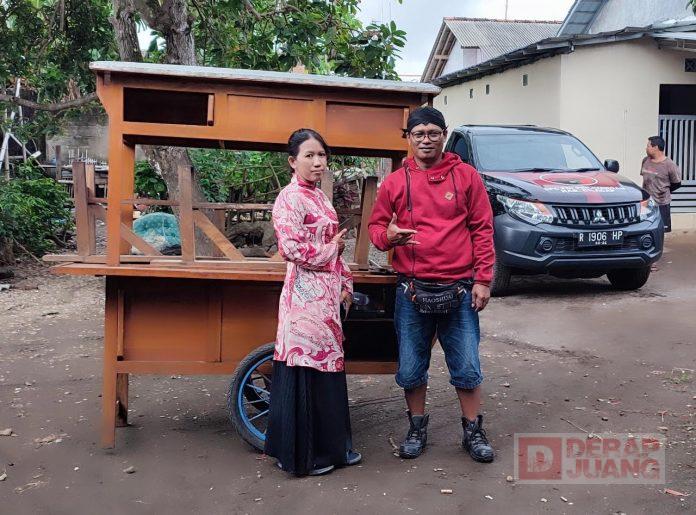 Dapat Bantuan Gerobak Angkringan, Miller Semoga Berkah dan Manfaat