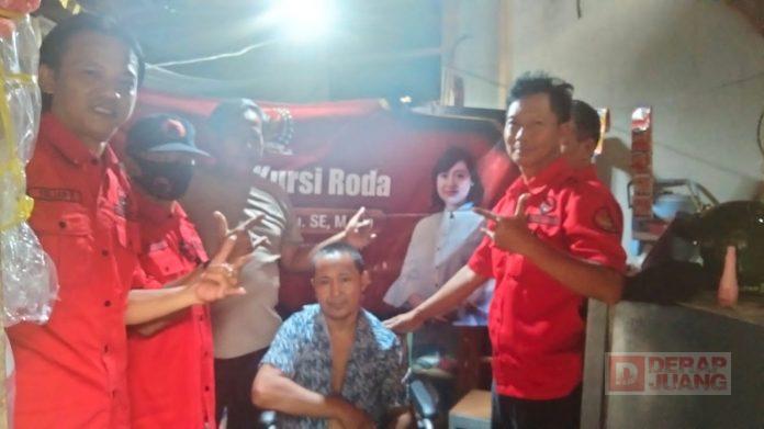 Joko Belong Serahkan Bantuan Kursi Roda dari Mbak Casytha Kepada Masyarakat