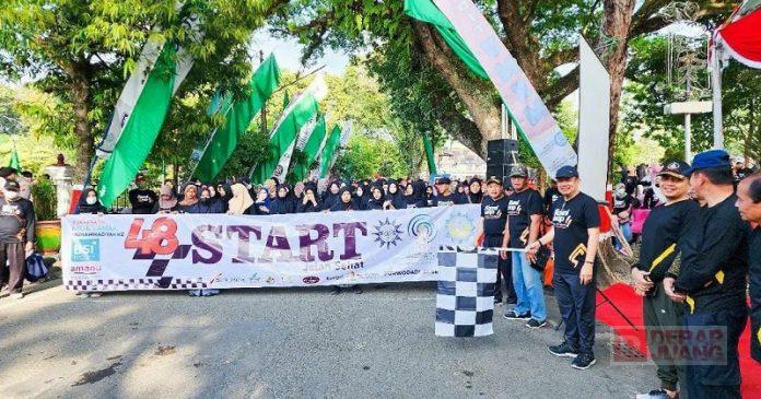 Lepas Jalan Sehat Gebyar Muktamar Muhammadiyar Bambang Sampaikan ini