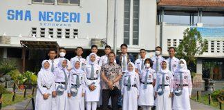 Mas Hendi Minta Siswa SMA Mulai Berinvestasi, Tapi Bukan Uang