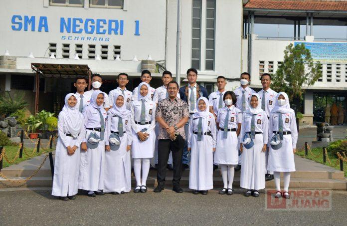 Mas Hendi Minta Siswa SMA Mulai Berinvestasi, Tapi Bukan Uang