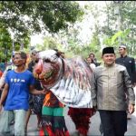 Ngesti-Nugraha-Hadiri-Tradisi-Popokan-di-Desa-Sendang2-1