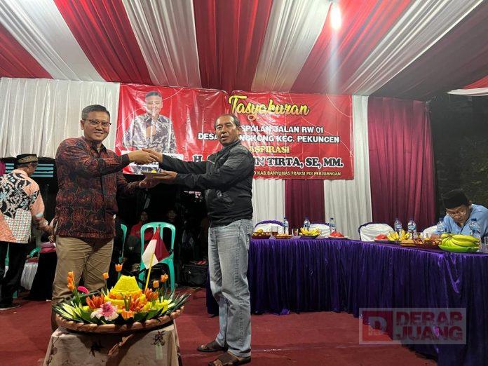 Pak Sam Resmikan Pengaspalan Jalan di Cibangkong