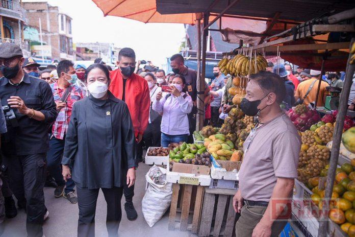 Puan-Maharani-Cek-Harga-Telur-di-Toba