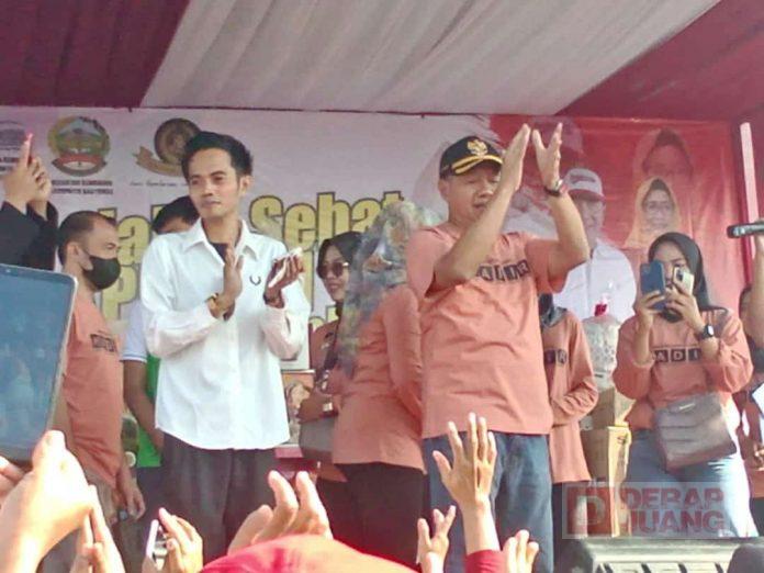 Sadewo Lepas Peserta Jalan Sehat Bersama PKH Kembaran