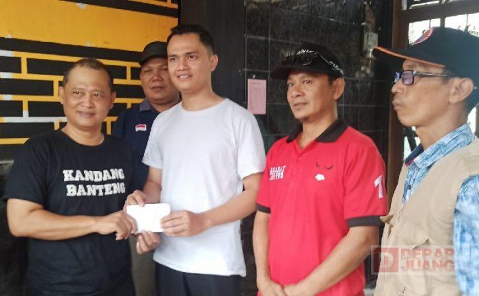 Slamet Beri Bantuan pada Korban Kebakaran di Brumbung