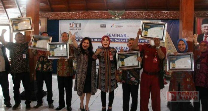 Sri Sumarni Serahkan Hasil Lomba Video Desa Inspiratif