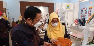 Tingkatkan Kreasi Pengembangan UMKM, Sugiharno Kunjungi Dekranasda Bandung