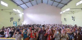 Kadarwati Serahkan Beasiswa PIP untuk 1.000 Pelajar