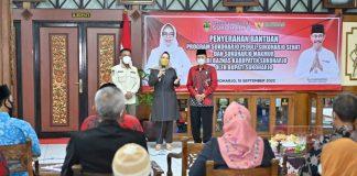 Bupati Etik Serahkan Bantuan dari Baznas Sukoharjo