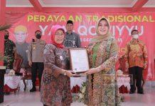 Sri Mulyani Serahkan HAKI Kue Apem dan Tradisi Yaa Qowiyyu