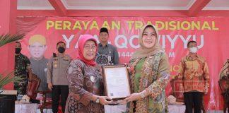 Sri Mulyani Serahkan HAKI Kue Apem dan Tradisi Yaa Qowiyyu