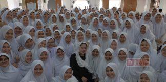 Kunjungi Ponpes Mahasina Bekasi, Puan: Santri Adalah Calon Pemimpin Indonesia