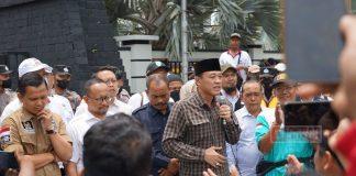 Ketua DPRD Karanganyar Temui Buruh yang Gelar Aksi Demo