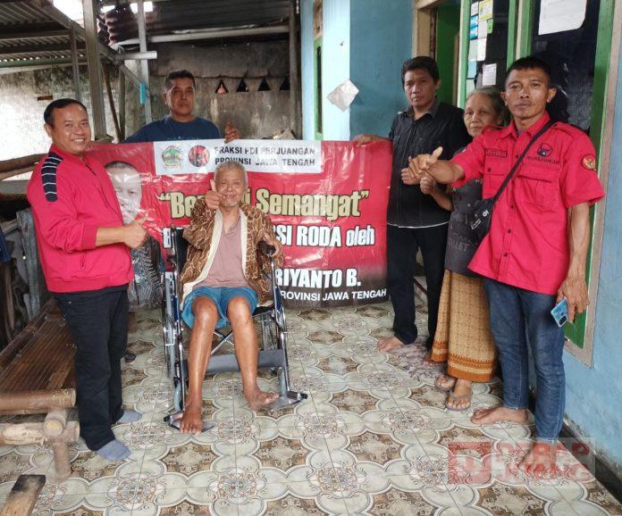 BHB Beri Bantuan Kursi Roda Kepada Warga Gandatapa