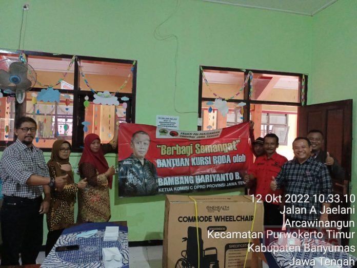 BHB Serahkan Kursi Roda Kepada SD Negeri 5 Arcawinangun