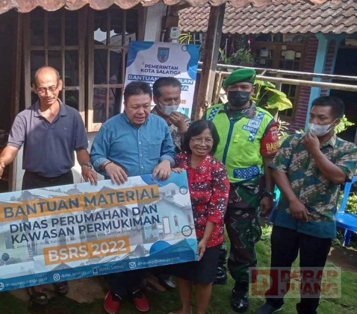 Bersama PJ Wali Kota, Bung Dance Serahkan BSRS Kepada Masyarakat